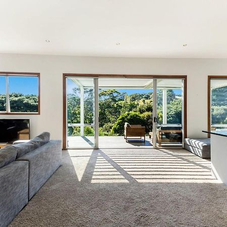 Karaka Sanctuary With Spa Pool By Waiheke Unlimited Oneroa Room photo