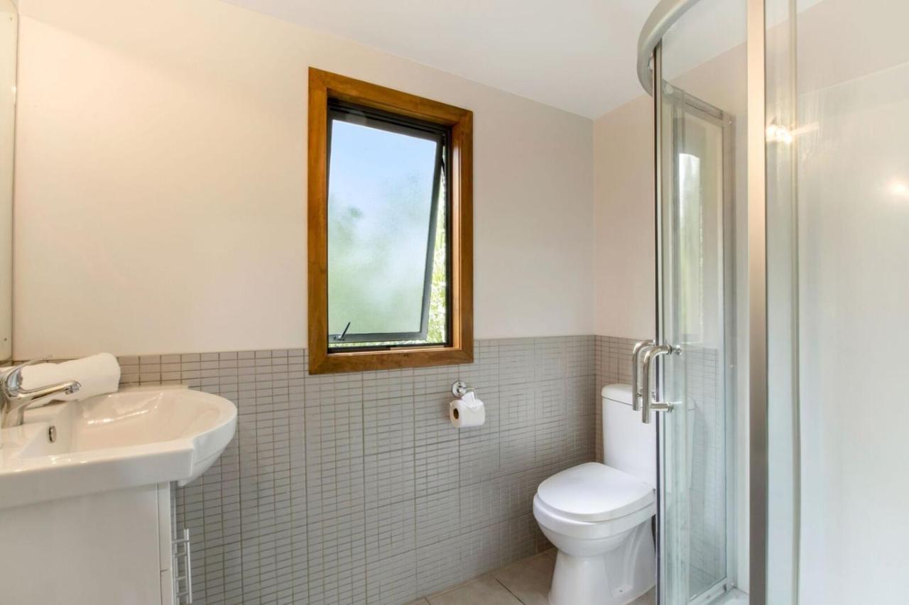 Karaka Sanctuary With Spa Pool By Waiheke Unlimited Oneroa Room photo