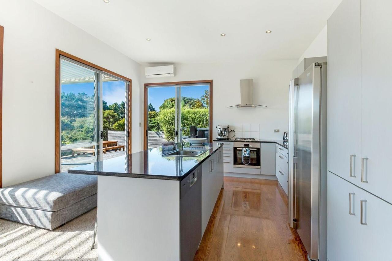 Karaka Sanctuary With Spa Pool By Waiheke Unlimited Oneroa Room photo