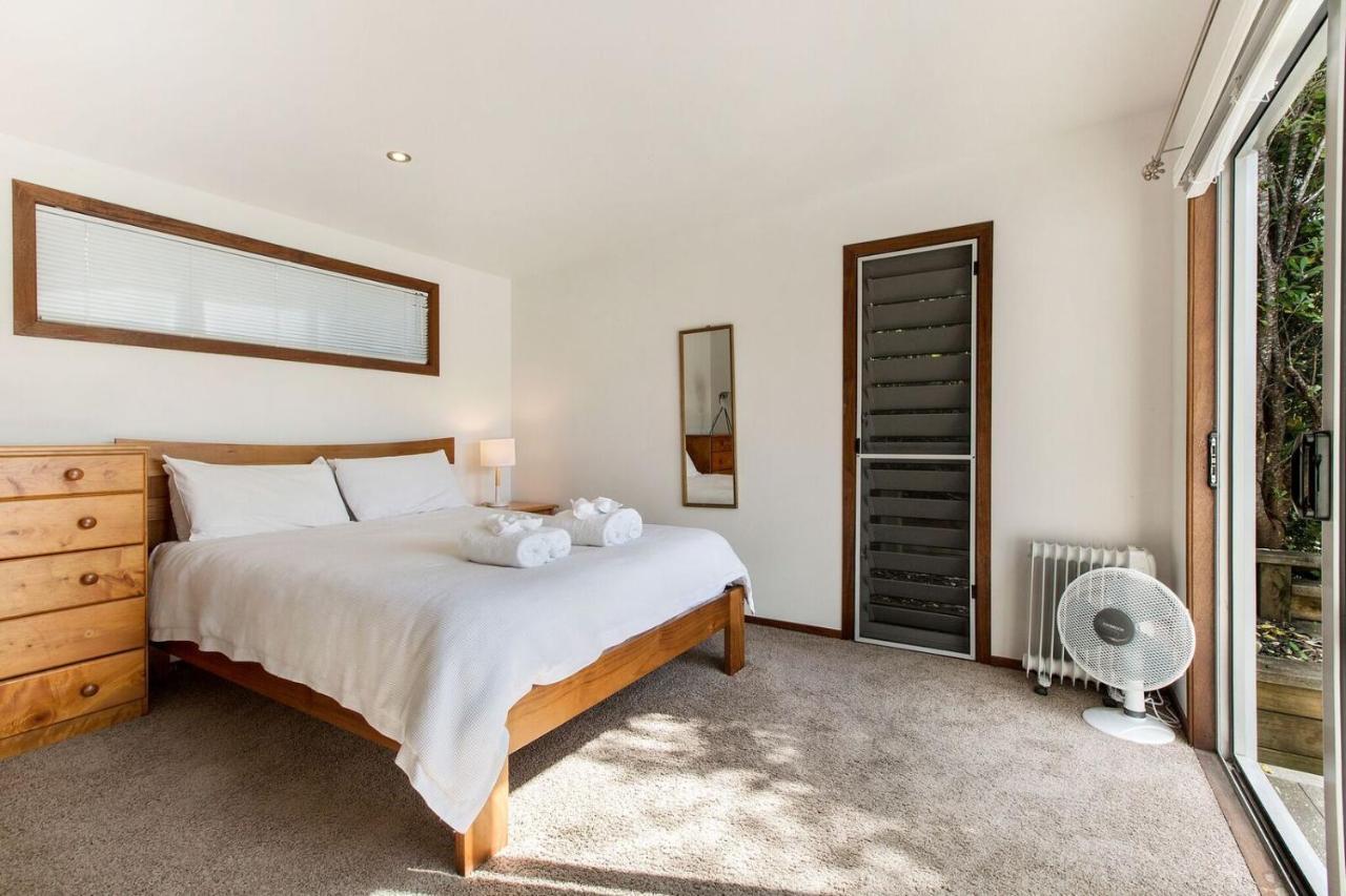 Karaka Sanctuary With Spa Pool By Waiheke Unlimited Oneroa Room photo